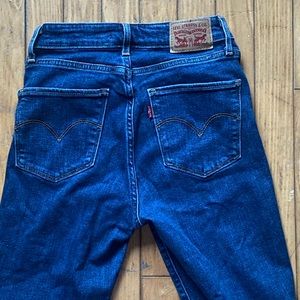 Levi mid rise skinny jeans